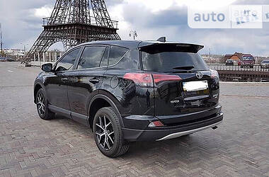Внедорожник / Кроссовер Toyota RAV4 2016 в 