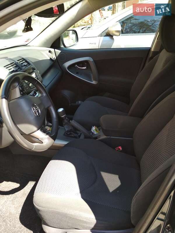 Позашляховик / Кросовер Toyota RAV4 2011 в Києві