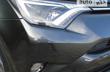 Внедорожник / Кроссовер Toyota RAV4 2016 в 