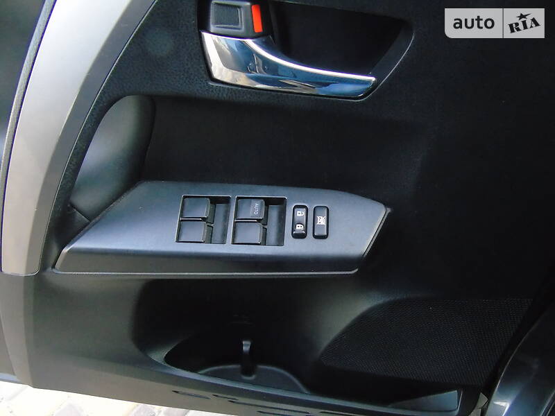 Позашляховик / Кросовер Toyota RAV4 2016 в Южноукраїнську