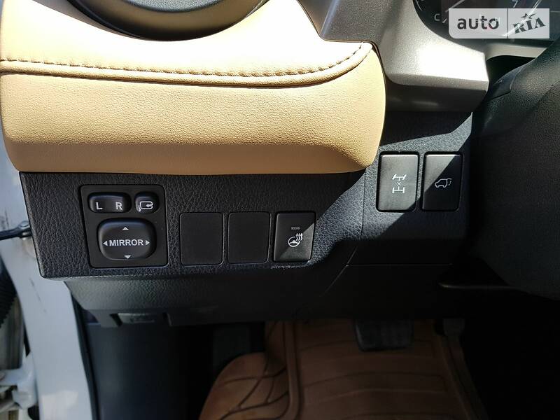 Позашляховик / Кросовер Toyota RAV4 2015 в Первомайську
