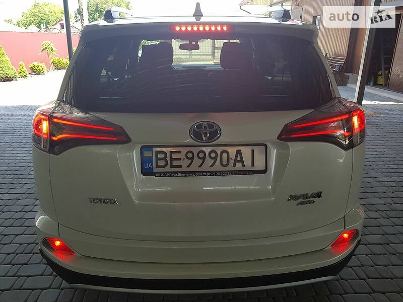 Позашляховик / Кросовер Toyota RAV4 2015 в Первомайську