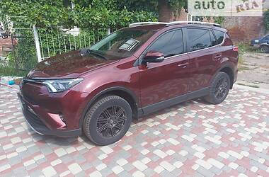 Внедорожник / Кроссовер Toyota RAV4 2015 в 