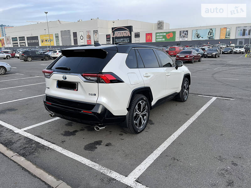 Позашляховик / Кросовер Toyota RAV4 2021 в Києві