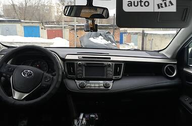Внедорожник / Кроссовер Toyota RAV4 2015 в Купянске