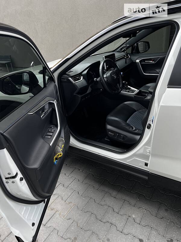 Внедорожник / Кроссовер Toyota RAV4 2020 в Хмельницком