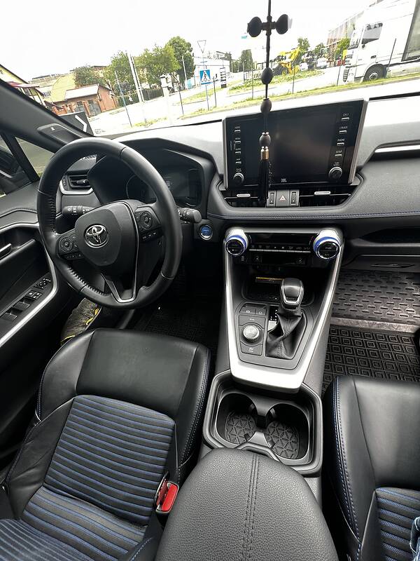Внедорожник / Кроссовер Toyota RAV4 2020 в Хмельницком