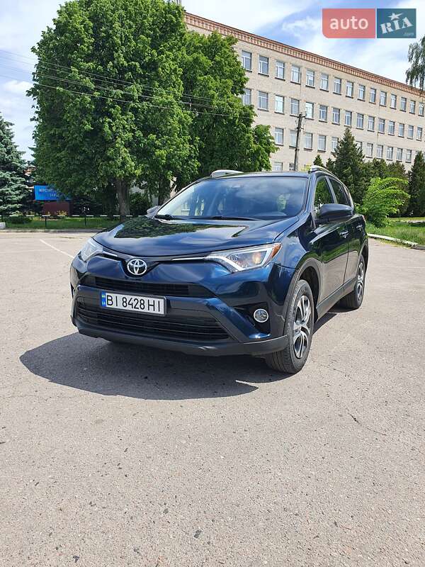Позашляховик / Кросовер Toyota RAV4 2018 в Полтаві