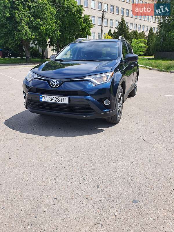 Позашляховик / Кросовер Toyota RAV4 2018 в Полтаві