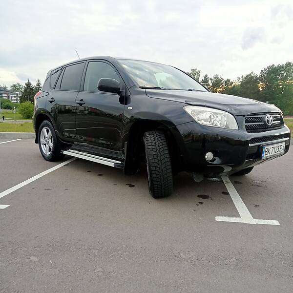 Внедорожник / Кроссовер Toyota RAV4 2006 в Ровно