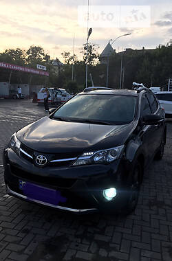 Внедорожник / Кроссовер Toyota RAV4 2015 в Черновцах