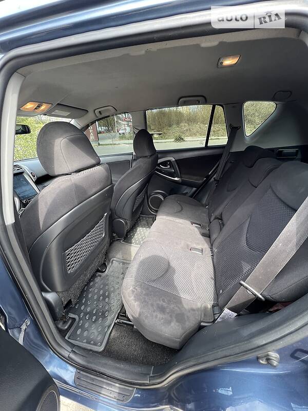 Позашляховик / Кросовер Toyota RAV4 2007 в Чернівцях