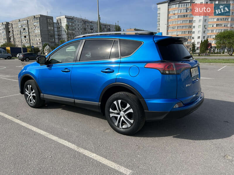 Внедорожник / Кроссовер Toyota RAV4 2016 в Киеве