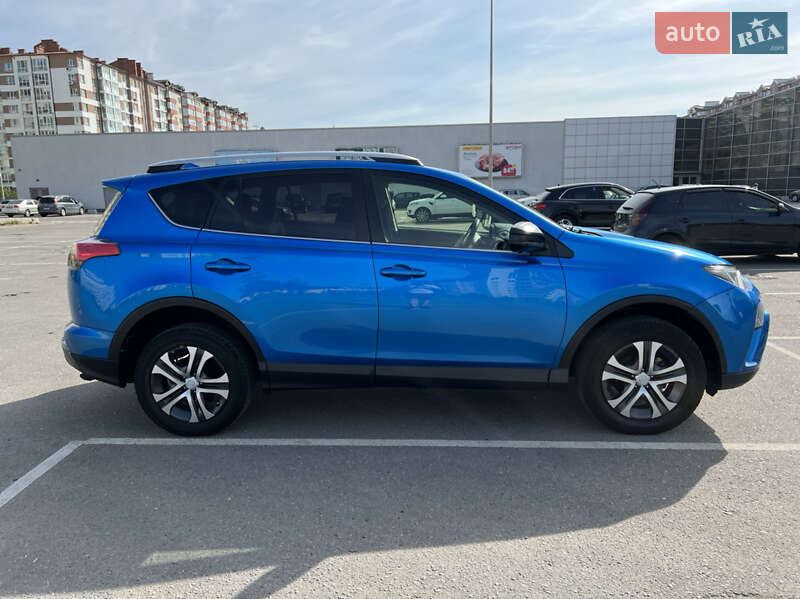Внедорожник / Кроссовер Toyota RAV4 2016 в Киеве