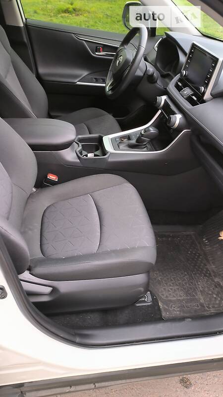 Внедорожник / Кроссовер Toyota RAV4 2020 в Киеве фото 9 Внедорожник / Кроссовер Toyota RAV4 2020 в Киеве