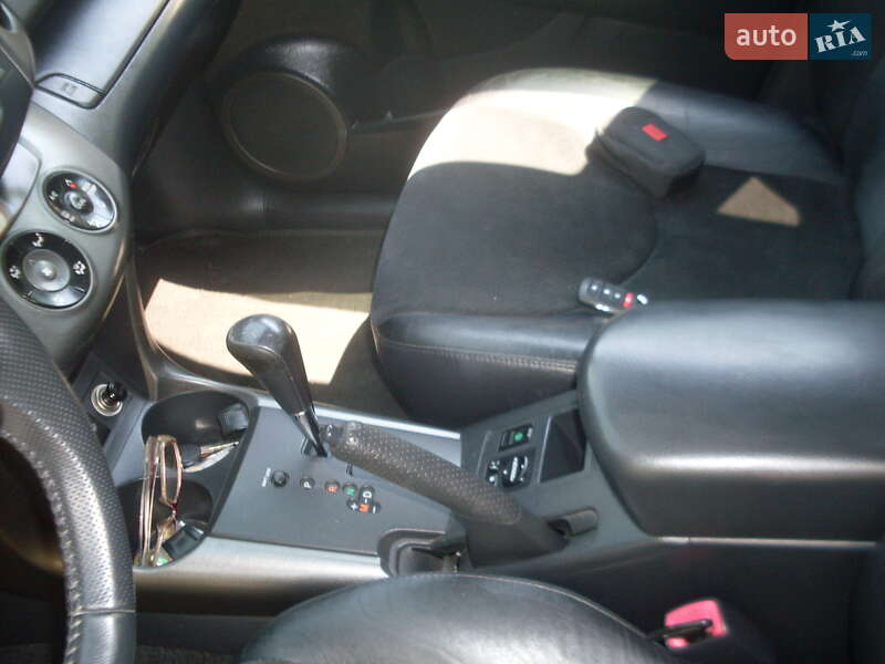 Внедорожник / Кроссовер Toyota RAV4 2010 в Николаеве