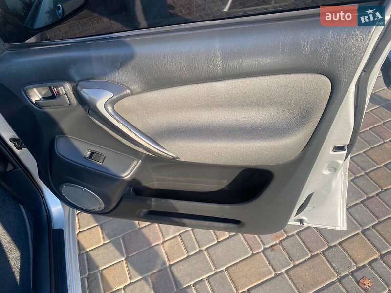 Позашляховик / Кросовер Toyota RAV4 2004 в Одесі