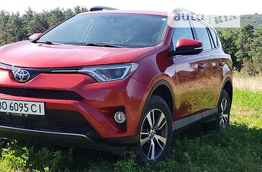 Позашляховик / Кросовер Toyota RAV4 2016 в Чорткові