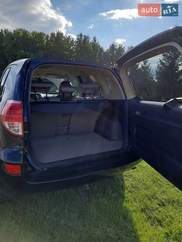 Позашляховик / Кросовер Toyota RAV4 2006 в Бродах