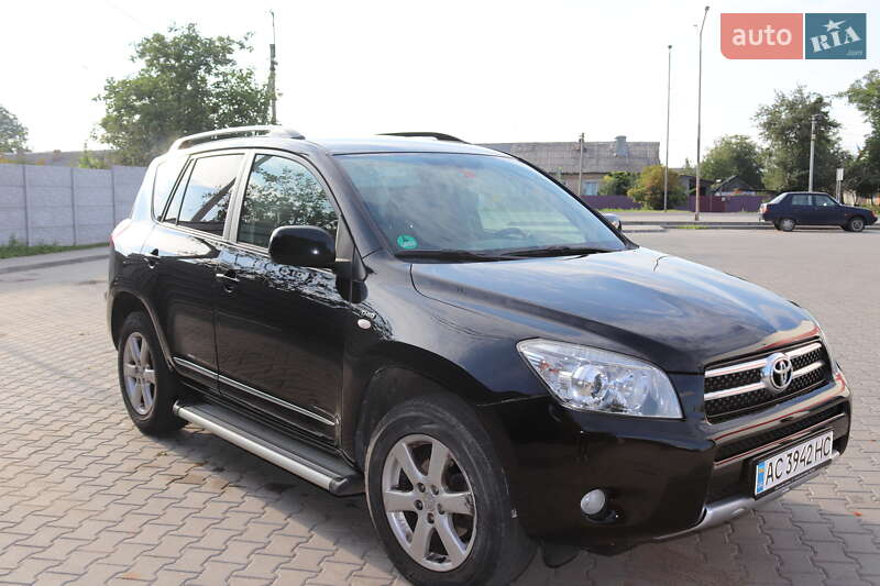 Внедорожник / Кроссовер Toyota RAV4 2008 в Нововолынске