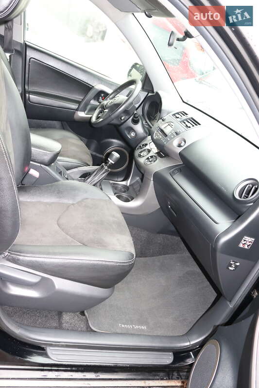 Внедорожник / Кроссовер Toyota RAV4 2008 в Нововолынске