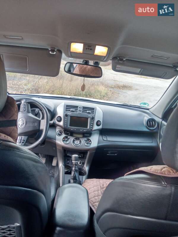 Позашляховик / Кросовер Toyota RAV4 2010 в Ізяславі