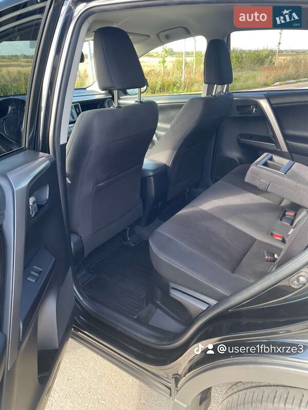 Внедорожник / Кроссовер Toyota RAV4 2016 в Ирпене