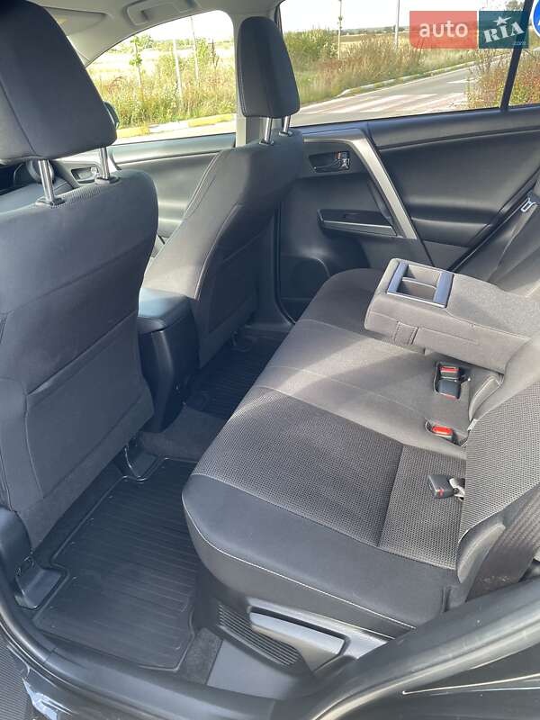 Внедорожник / Кроссовер Toyota RAV4 2016 в Ирпене
