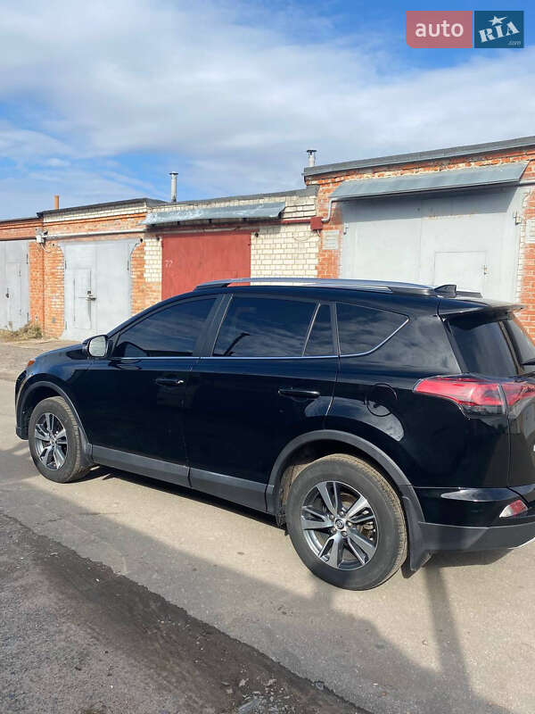 Внедорожник / Кроссовер Toyota RAV4 2018 в Киеве