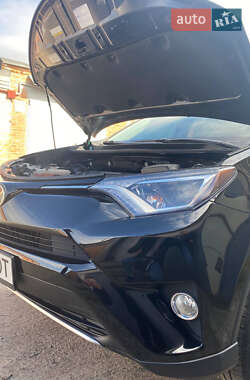 Позашляховик / Кросовер Toyota RAV4 2018 в Києві