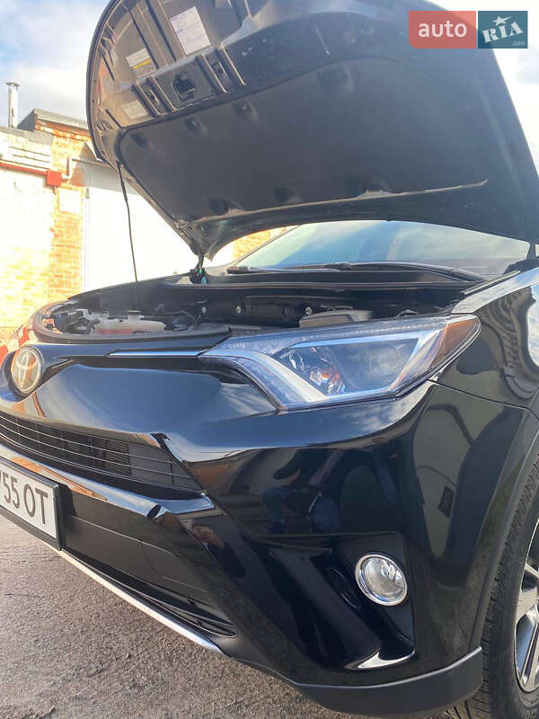 Внедорожник / Кроссовер Toyota RAV4 2018 в Киеве