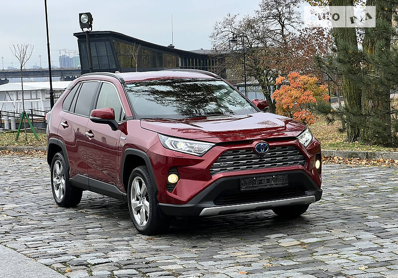 Внедорожник / Кроссовер Toyota RAV4 2019 в Киеве