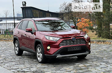 Внедорожник / Кроссовер Toyota RAV4 2019 в Киеве