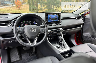 Внедорожник / Кроссовер Toyota RAV4 2019 в Киеве