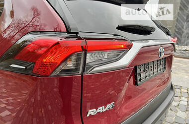 Внедорожник / Кроссовер Toyota RAV4 2019 в Киеве