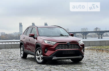 Внедорожник / Кроссовер Toyota RAV4 2019 в Киеве