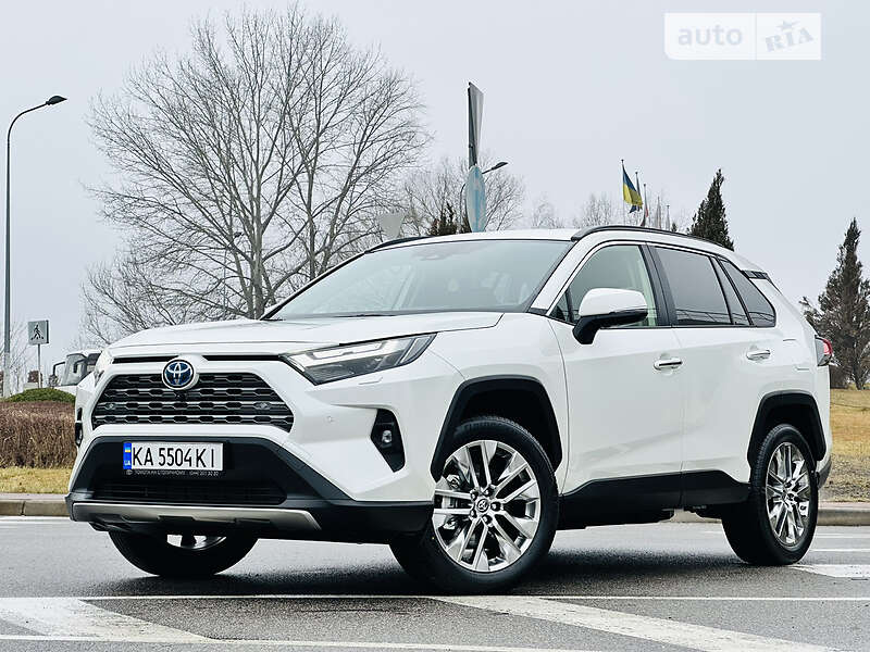 Позашляховик / Кросовер Toyota RAV4 2022 в 