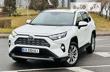Позашляховик / Кросовер Toyota RAV4 2022 в 