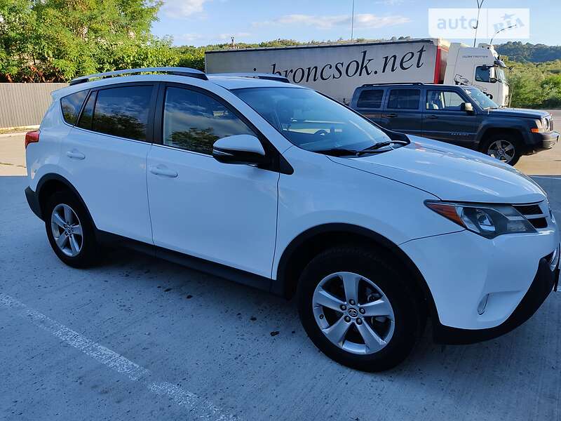 Позашляховик / Кросовер Toyota RAV4 2015 в Мукачевому