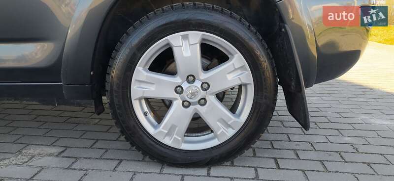 Позашляховик / Кросовер Toyota RAV4 2006 в Львові