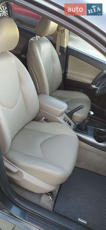 Позашляховик / Кросовер Toyota RAV4 2006 в Львові