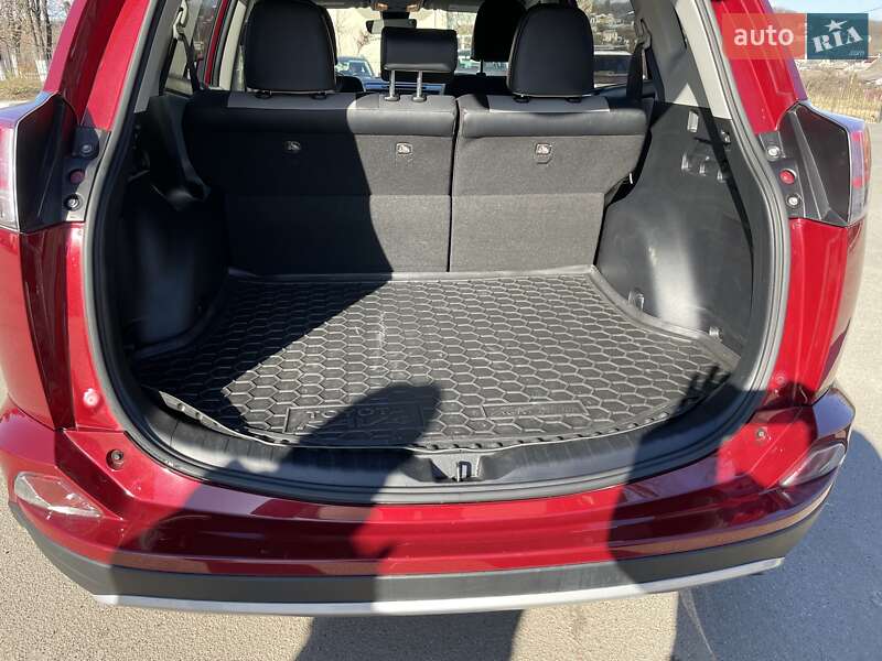 Внедорожник / Кроссовер Toyota RAV4 2017 в Киеве