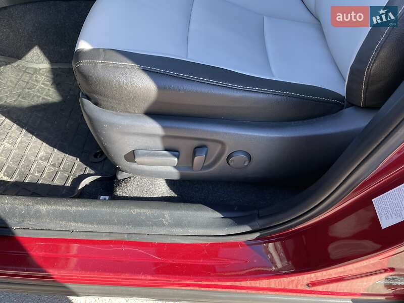 Внедорожник / Кроссовер Toyota RAV4 2017 в Киеве