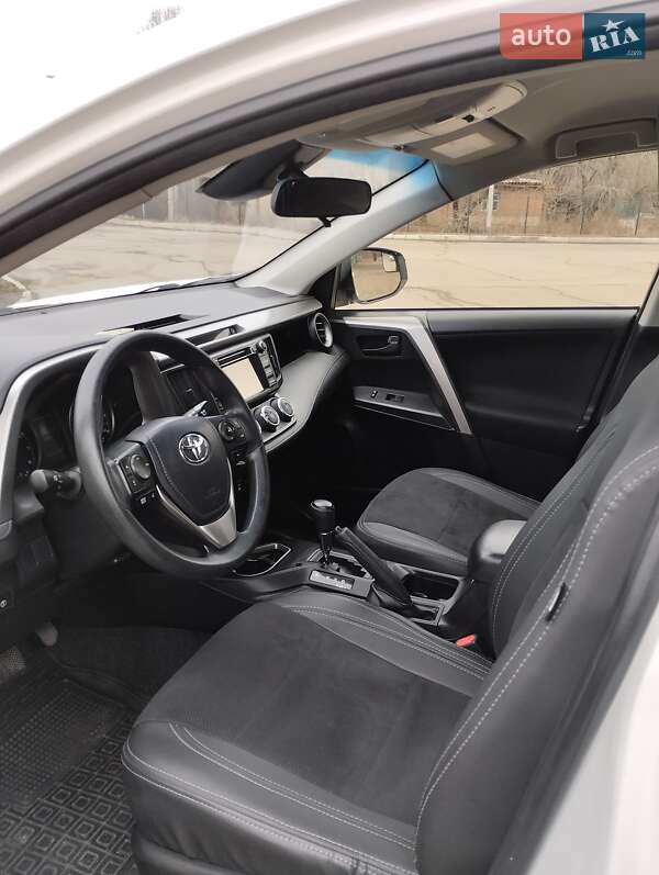 Позашляховик / Кросовер Toyota RAV4 2018 в Знам'янці