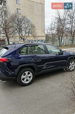 Внедорожник / Кроссовер Toyota RAV4 2021 в Киеве