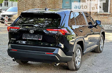 Внедорожник / Кроссовер Toyota RAV4 2019 в 