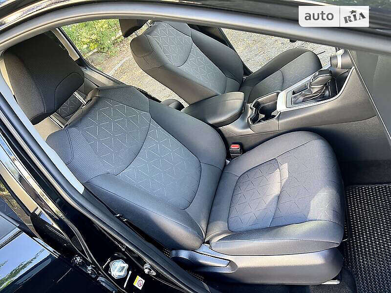 Позашляховик / Кросовер Toyota RAV4 2019 в Києві фото 16 Позашляховик / Кросовер Toyota RAV4 2019 в Києві