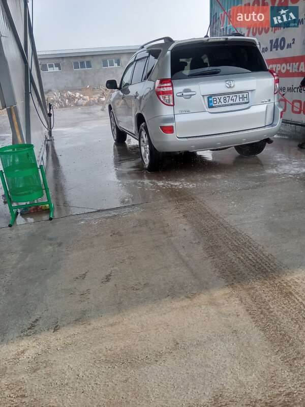 Позашляховик / Кросовер Toyota RAV4 2010 в Ізяславі