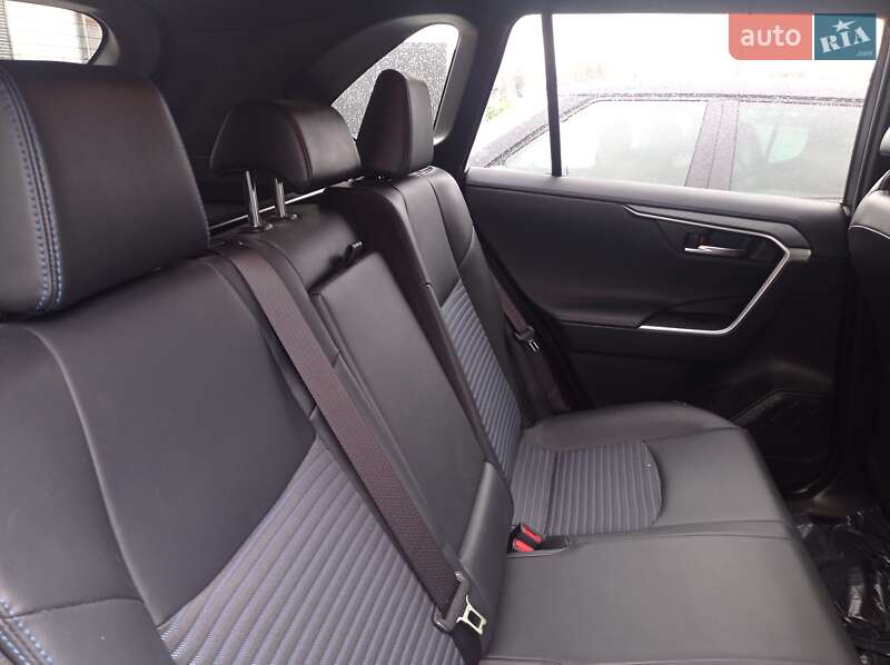 Внедорожник / Кроссовер Toyota RAV4 2019 в Дрогобыче