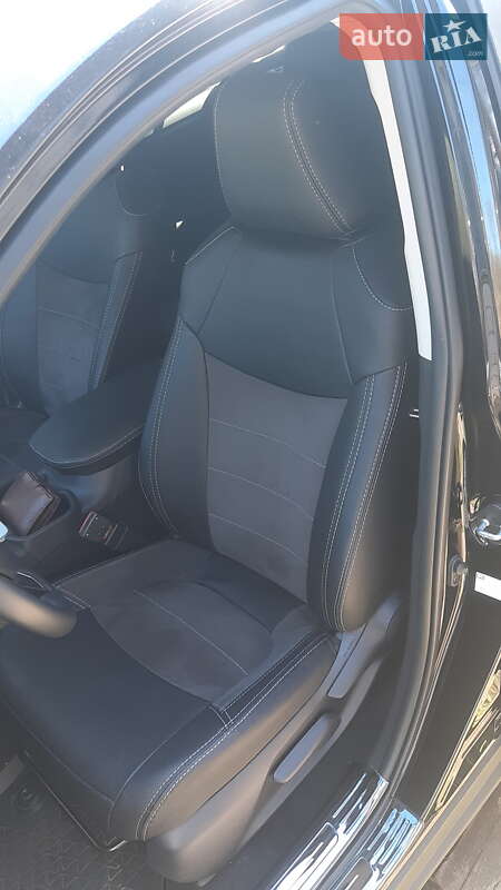 Внедорожник / Кроссовер Toyota RAV4 2020 в Ровно